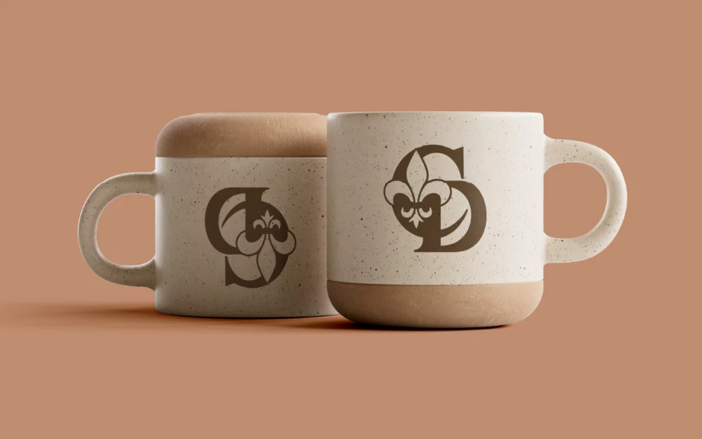 Identité visuelle pour une entreprise de Bréhan communes à côté de loudéac Logo posée sur des tasses en céramique pour rappeler le secteur d'activité de CD Poterie